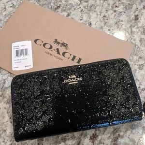 Coach wallet 100% authentic